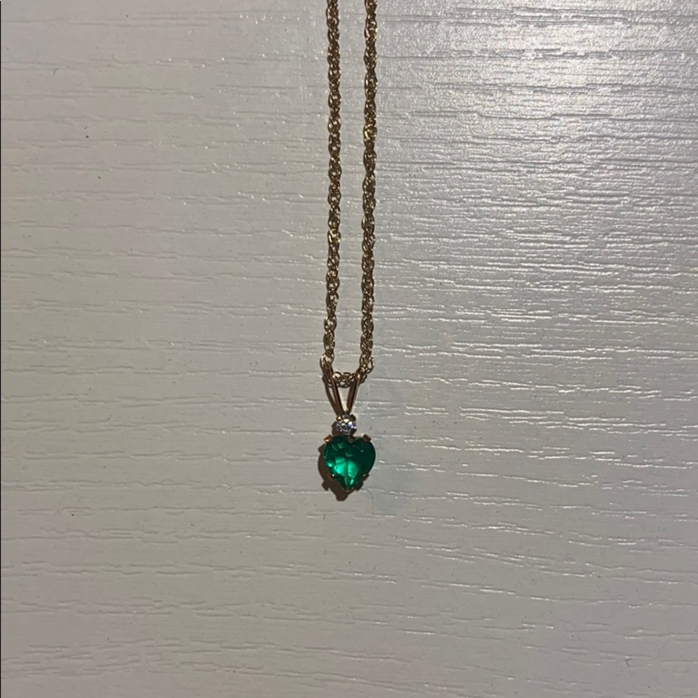 Gold/emerald necklace